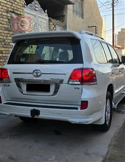 تۆیۆتا لاند کروزەر